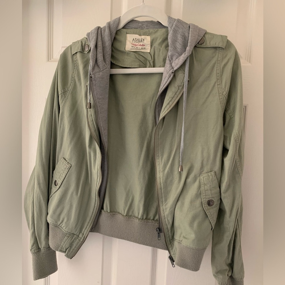 pull over jacket..size small